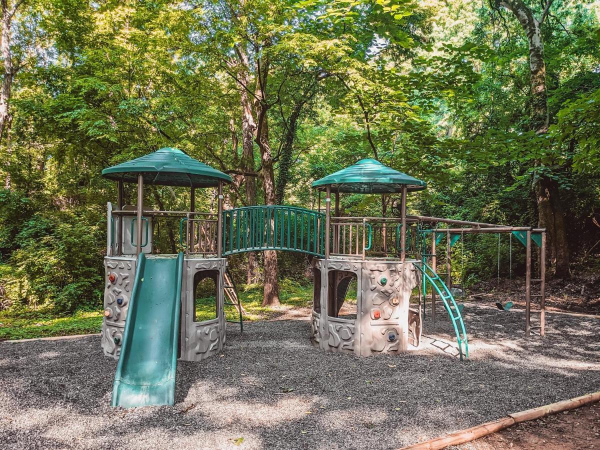 Thomas Cabin Forest Tiny Cabin With Hot Tub Chattanooga Exterior photo