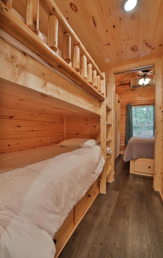 Thomas Cabin Forest Tiny Cabin With Hot Tub Chattanooga Exterior photo